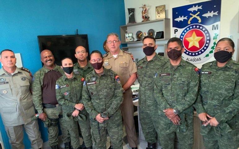 Comandante Geral recebe guarnições do BPA responsáveis por grande apreensão no Agreste