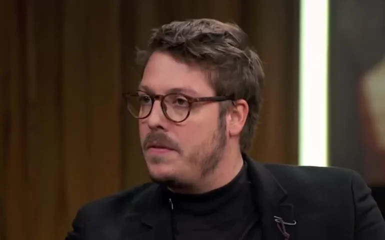 Fábio Porchat conta que gosto tem o beijo de Sandy, seu par em 'Evidências do amor'