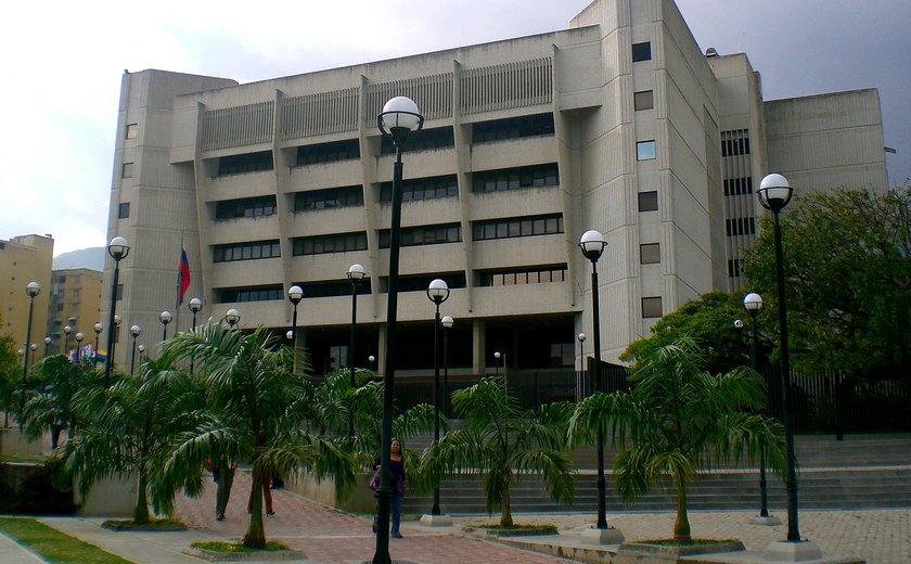 Supremo ratifica vitória chavista e veta divulgação de atas eleitorais