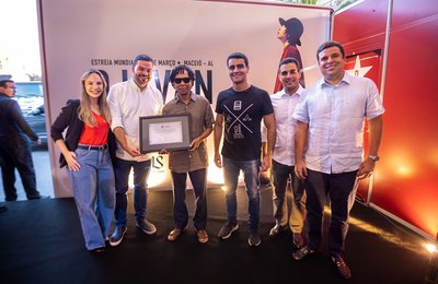 Djavan recebe comenda Mário Guimarães maior honraria da Câmara de Maceió