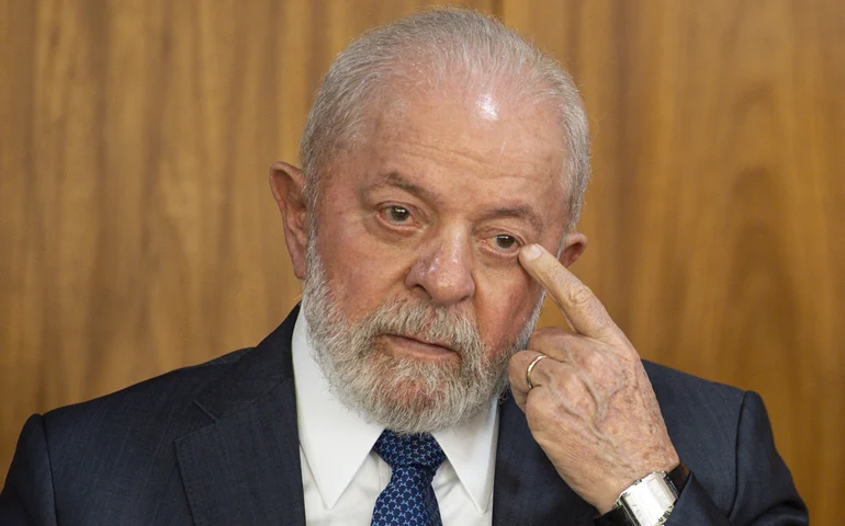 Lula conversa com emir do Catar sobre liberação de brasileiros em Gaza