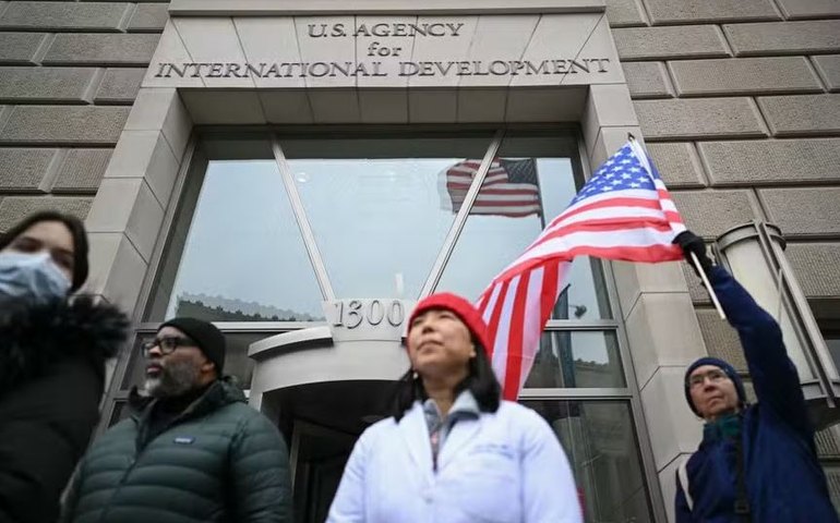 Nos EUA, servidores entram com ação na Justiça para impedir fechamento da USAID