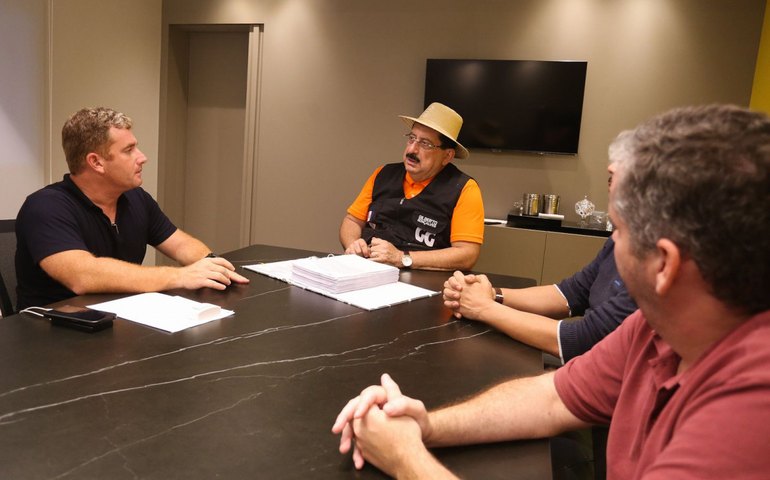 Prefeito Gilberto Gonçalves assina Ordem de Serviço para revitalização do Colégio Judith Paiva em Rio Largo