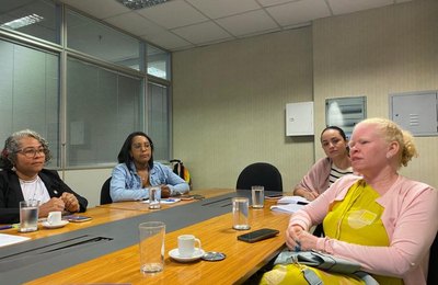 Resultados de projeto da Ufal sobre saúde da pessoa com albinismo são discutidos em Brasília