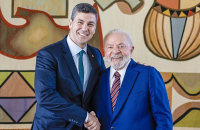 Lula participa da posse do presidente do Paraguai nesta terça (15/8), em Assunção