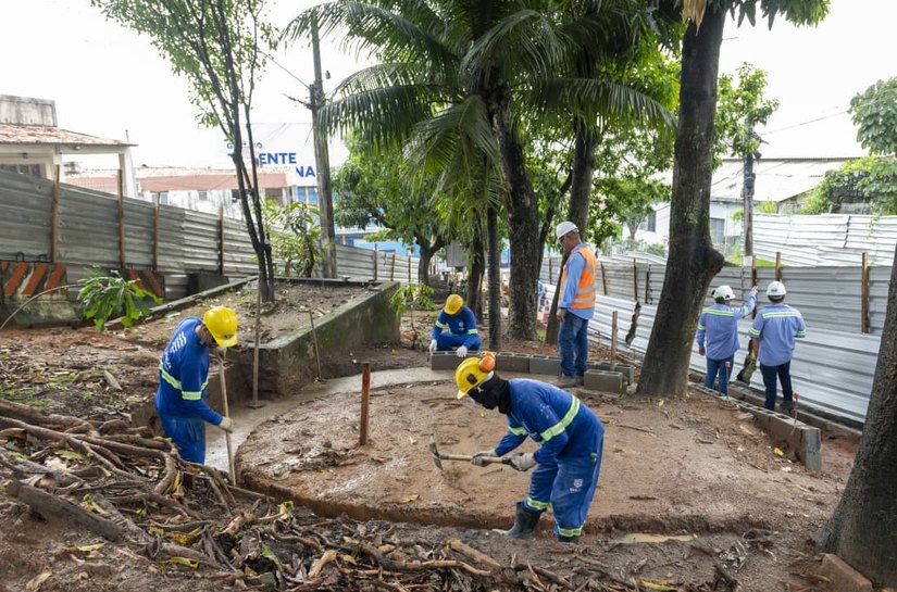 Reforma da Praça da Ladeira do Trovão avança no Bom Parto