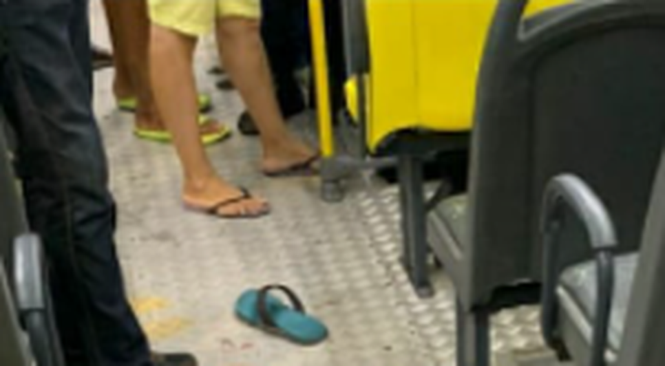 Passageira é baleada durante assalto a ônibus em Aracaju / Foto: Foto: Reprodução/Portal A8SE