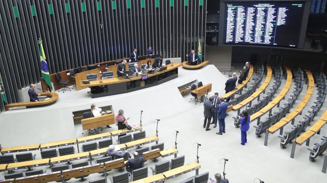 Câmara deve acelerar andamento de projeto que proíbe delação de réus presos; entenda