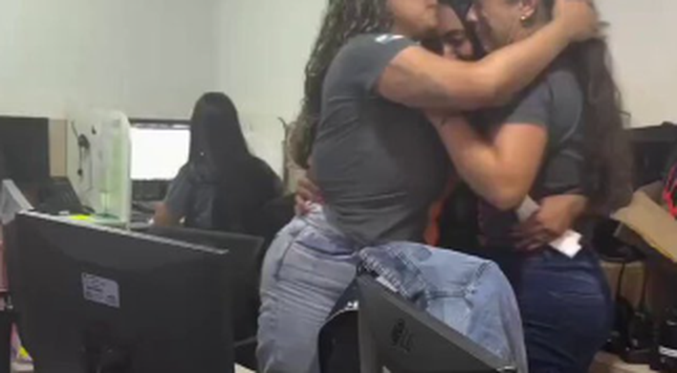 Funcionárias dividiam rotina entre emprego e estudos para custear a graduação quando receberam a proposta do chefe / Foto: X