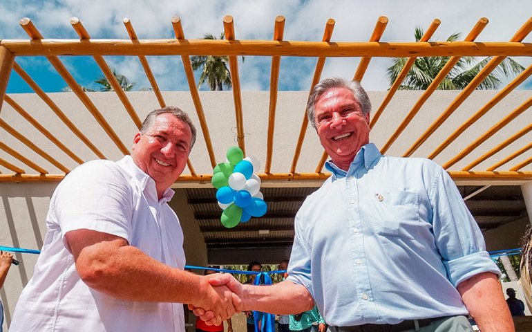 Collor participa da celebração dos 101 anos de Porto de Pedras