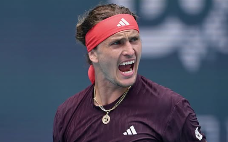 Zverev leva virada de Berrettini e garante Sinner como nº 1 do mundo até retorno ao circuito