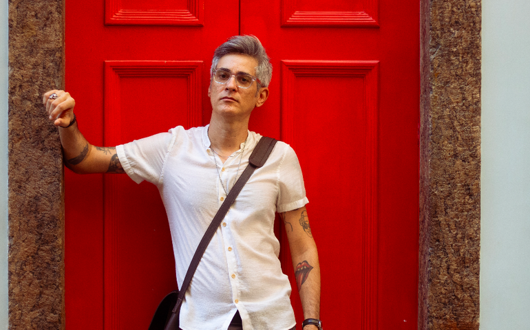 Destaque na Flip, escritor carioca Peter LaRubia lança romance cortante sobre silêncios familiares e ressentimentos contidos