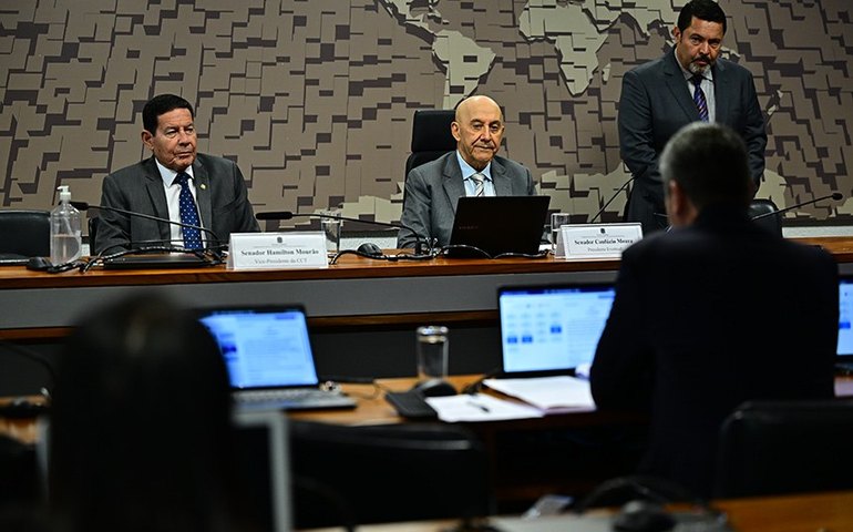 CCT aprova outorgas a 12 emissoras de rádio em quatro estados