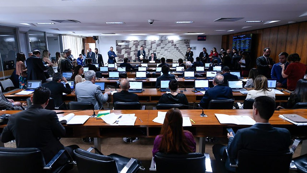 CAE pode votar cota para leite líquido nacional na merenda escolar