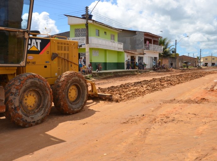 Ruas de loteamento de São Miguel recebem serviço de pavimentação