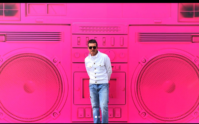 Porte de realeza, diamantes de família e choro de Antonio Banderas: veja detalhes do casamento da filha do ator