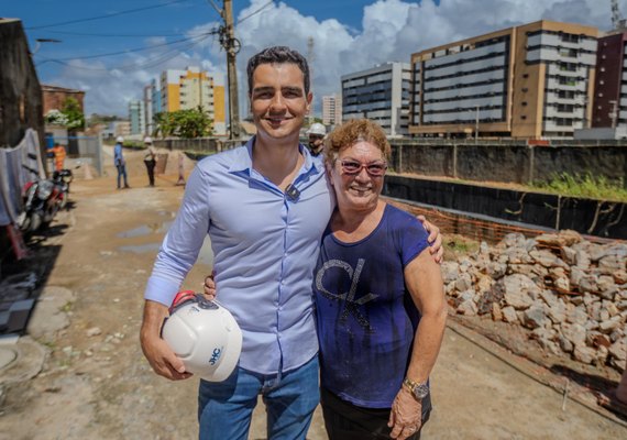 Prefeito JHC vistoria obra do Renasce Salgadinho e destaca importância para o meio ambiente