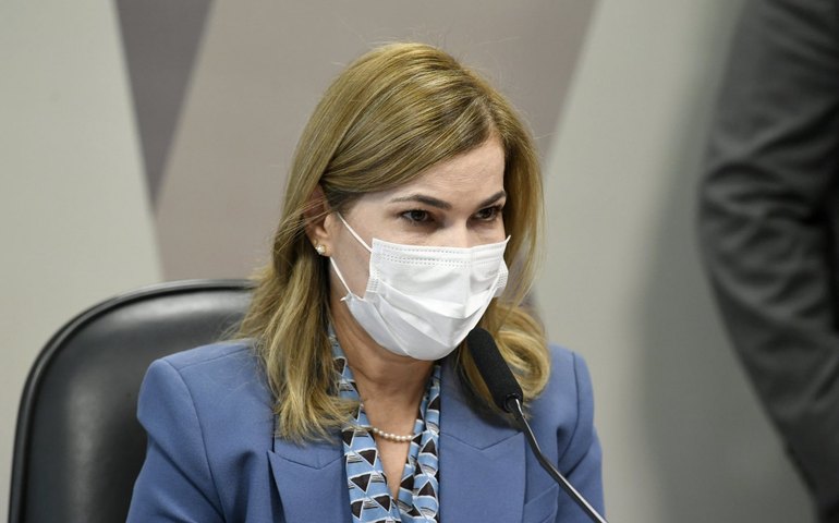Mayra: Saúde orientou dose de cloroquina 4 vezes menor do que a adotada em Manaus