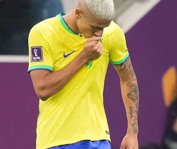 Craque do bem: Richarlison doa R$ 60 mil e garante cirurgia de bebê alagoana com catarata congênita