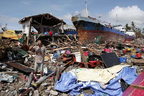 Supertufão Haiyan deixou ao menos 1200 pessoas mortas nas Filipinas