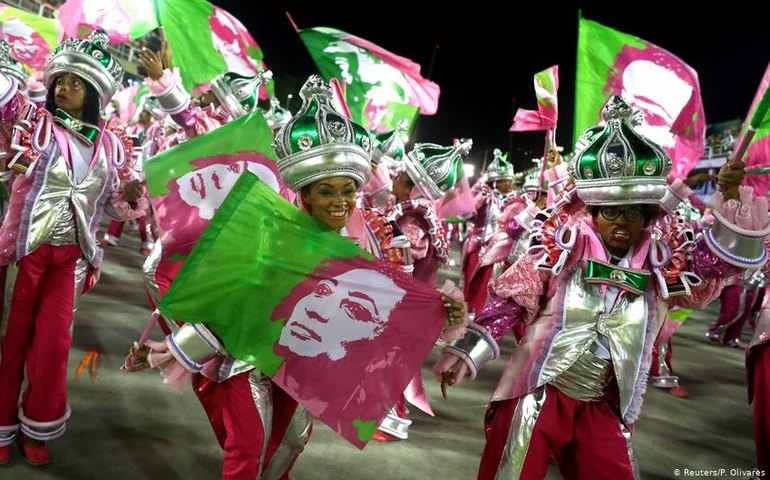 A polêmica em torno do Jesus negro da Mangueira