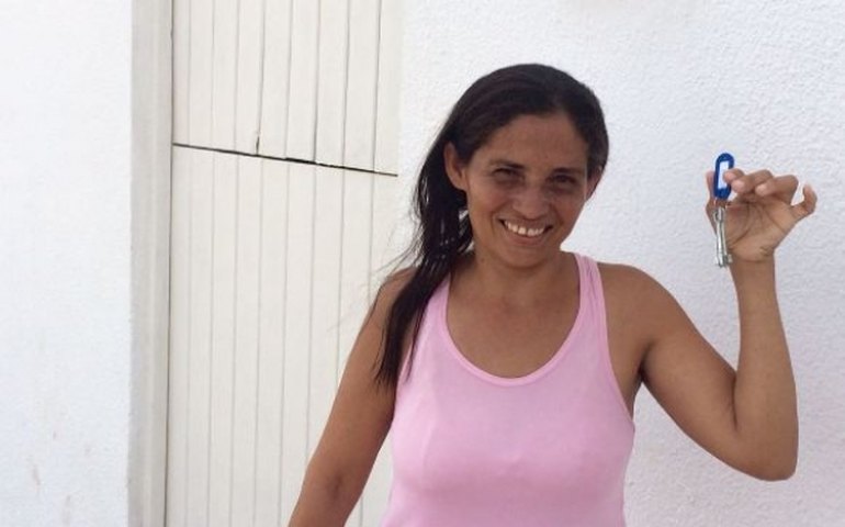 Estado e Prefeitura entregam 48 habitações em Cacimbinhas