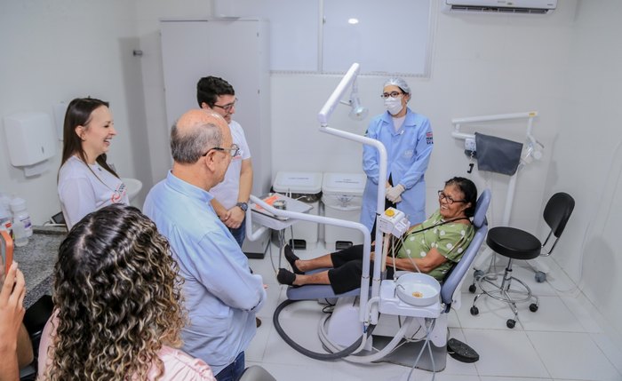 Programa garante a reabilitação dentária para quem perdeu os dentes