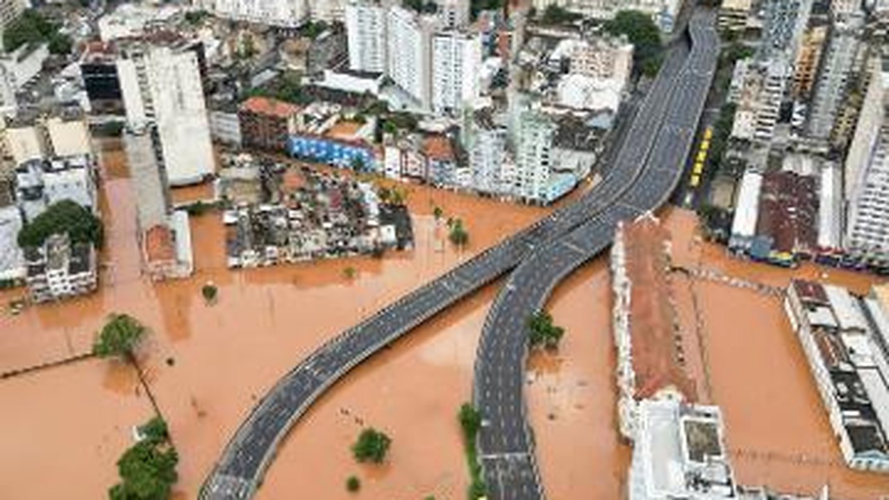 Socorristas enfrentam dificuldade para acessar áreas afetadas pelas inundações no Afeganistão