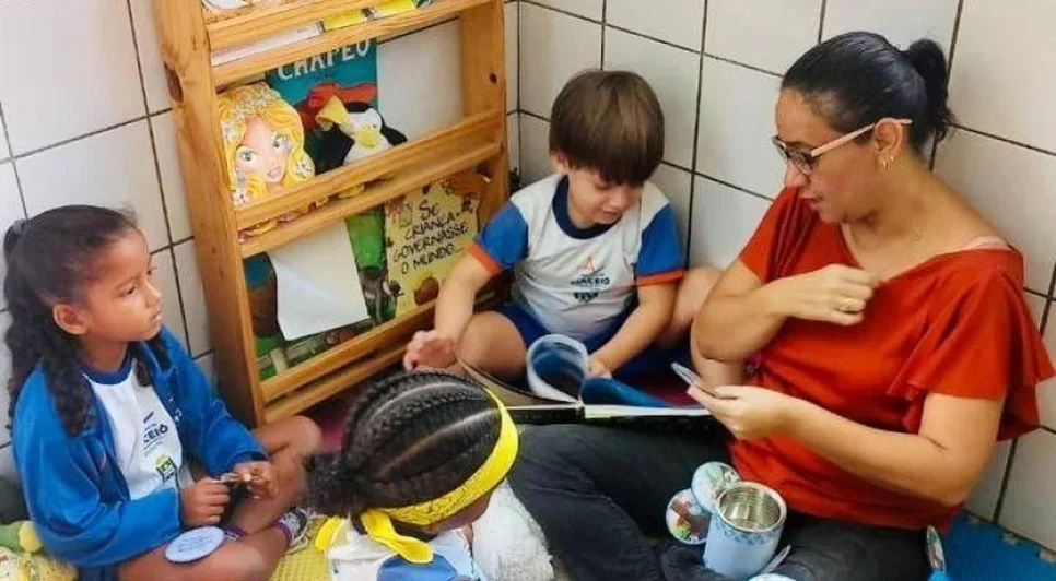 Prefeitura de Maceió convocou mais 1.400 aprovados no PSS da Educação; entrega da documentação acontece entre os dias 4 e 13 de agosto. - Foto: Ascom Semed/Divulgação