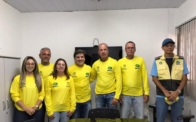 Fiscais recebem fardamentos com proteção UV