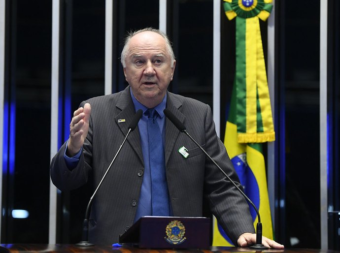 Presidente da CNM debate demandas sobre a desoneração da folha e crise nos Municípios em sessão no Senado