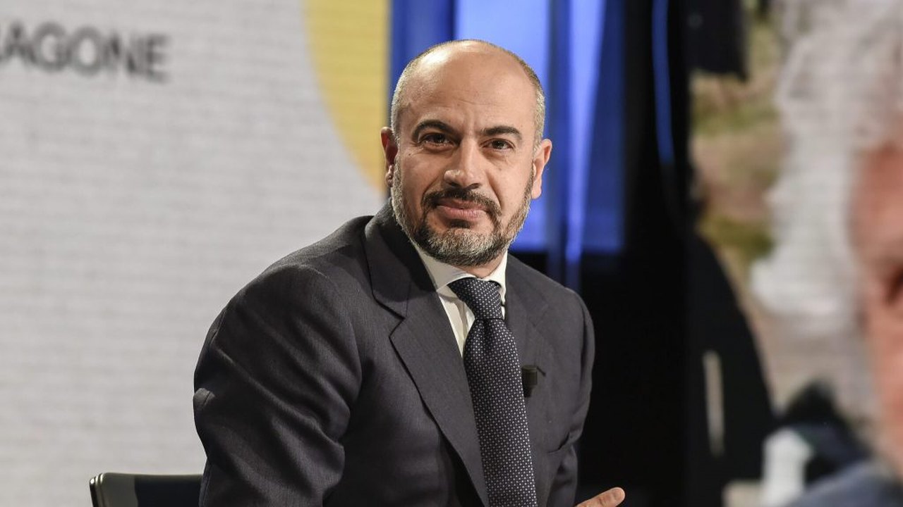 Senador italiano lança o partido Italexit e quer tirar país da União Europeia