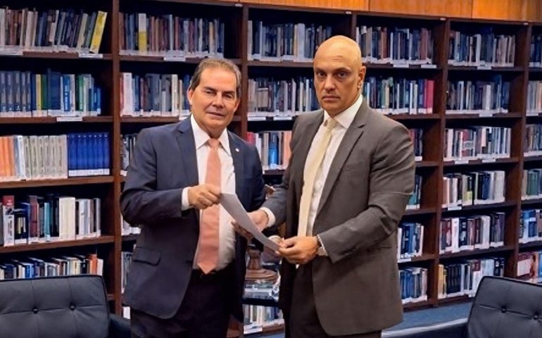 Relator da lei da dosimetria posta foto com Moraes após reunião e diz estar 'otimista' sobre validade do texto