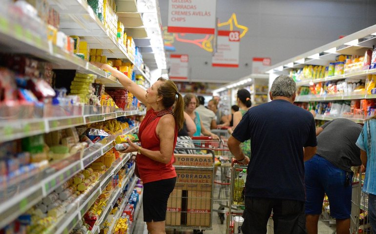 Reforma: Supermercados miram lei complementar e sugerem 25 itens para cesta básica isenta