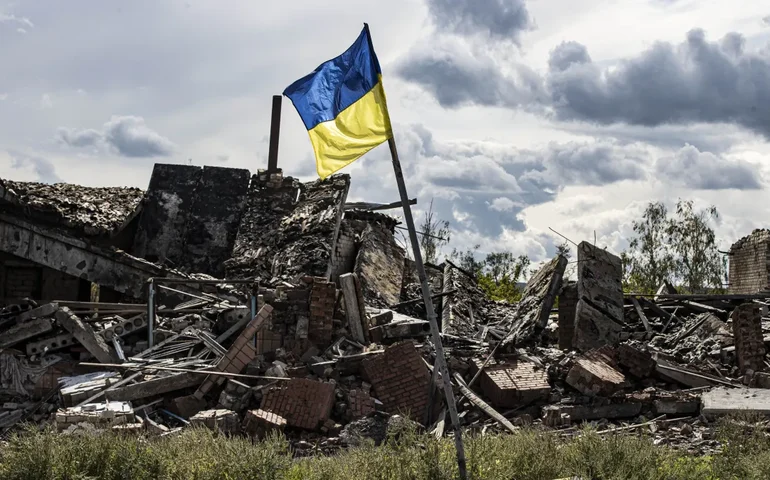 Rússia bombardeia e tenta avançar no norte da Ucrânia em nova frente de batalha na guerra