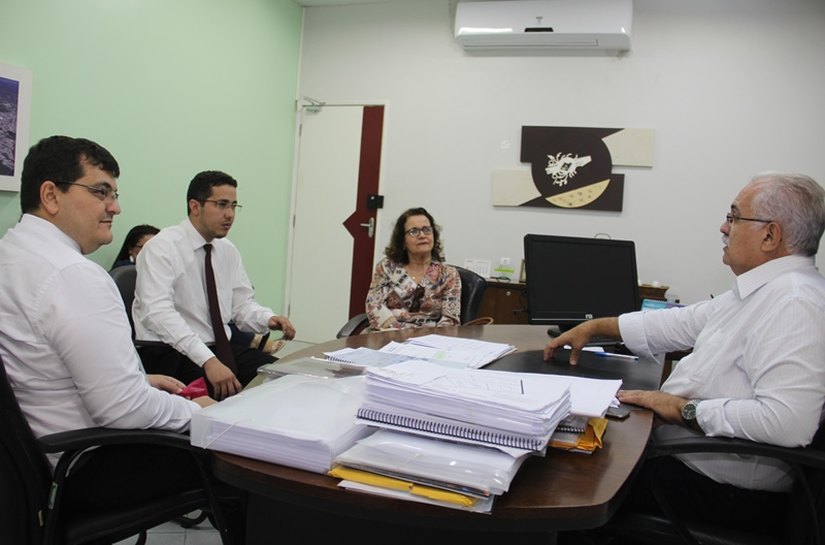 Prefeito Rogério Teófilo recebe equipe da rede CNEC em Arapiraca