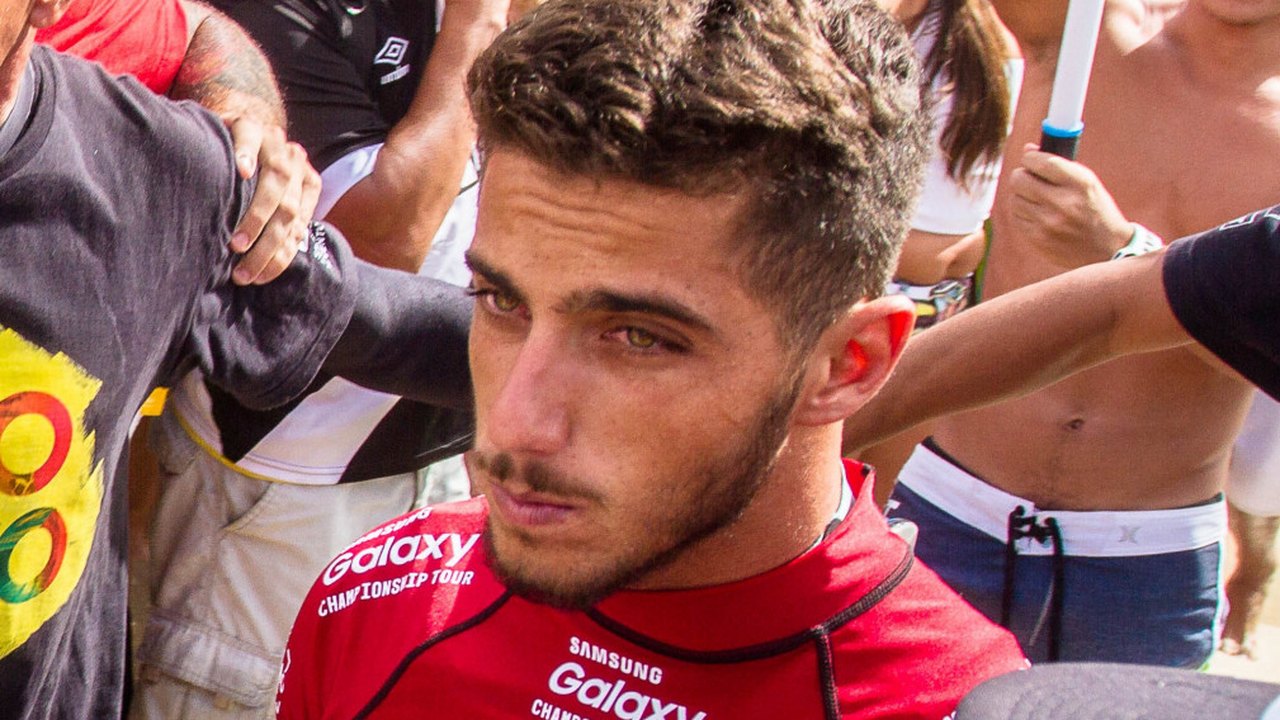 Filipe Toledo e Italo Ferreira garantem vagam na 3ª fase do Mundial de Surfe
