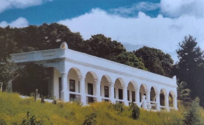 Casa-grande do Engenho Prata, em São Miguel dos Campos, e suas palmeiras imperiais