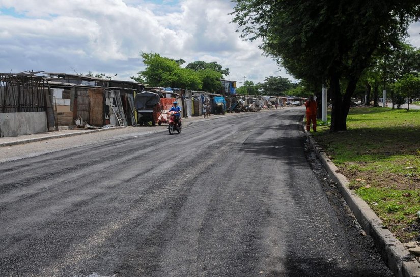 Prefeitura intensifica recuperação de vias em várias áreas da capital alagoana
