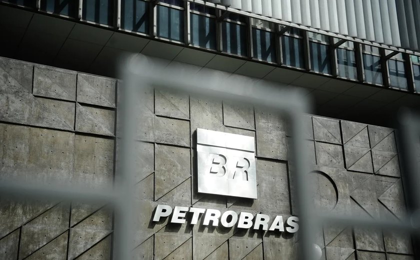 Ações da Petrobras sobem depois de anúncio de dividendos extras