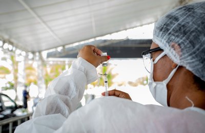 Anvisa recomenda a suspensão da vacina da AstraZeneca para gestantes