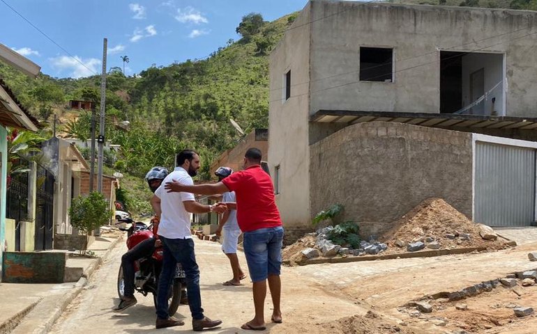 Prefeito e Secretário de Infraestrutura vistoriam pavimentação de ruas em Santana do Mundaú