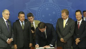 LEI EXTINGUE HORÁRIO DE VERÃO