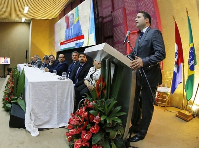 Alunos lotam auditório para a aula inaugural do Juventude Empreendedora