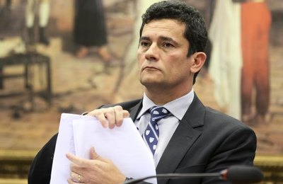 Juiz Sergio Moro determina leilão público do triplex atribuído a ex-presidente