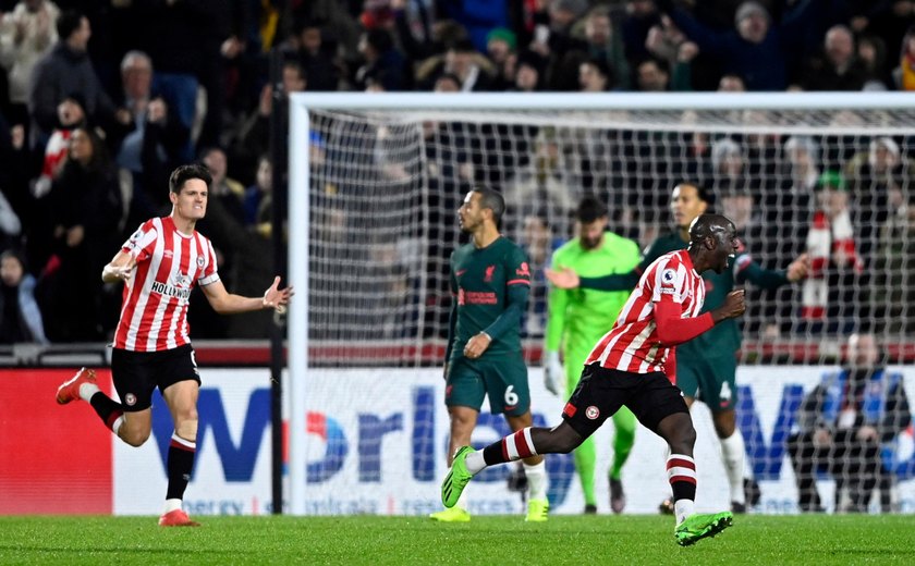 Liverpool leva 3 no Brentford e segue em 6º no Campeonato Inglês