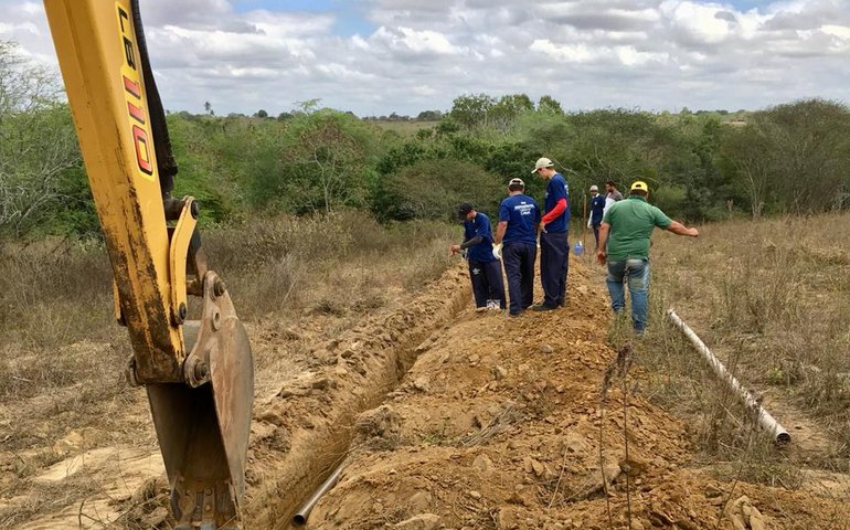 Obra da adutora que levará águas às comunidades rurais avança em Palmeira dos Índios