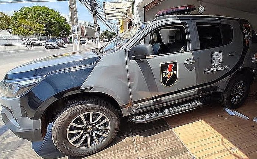 Casal é preso em flagrante por transportar drogas em Maceió