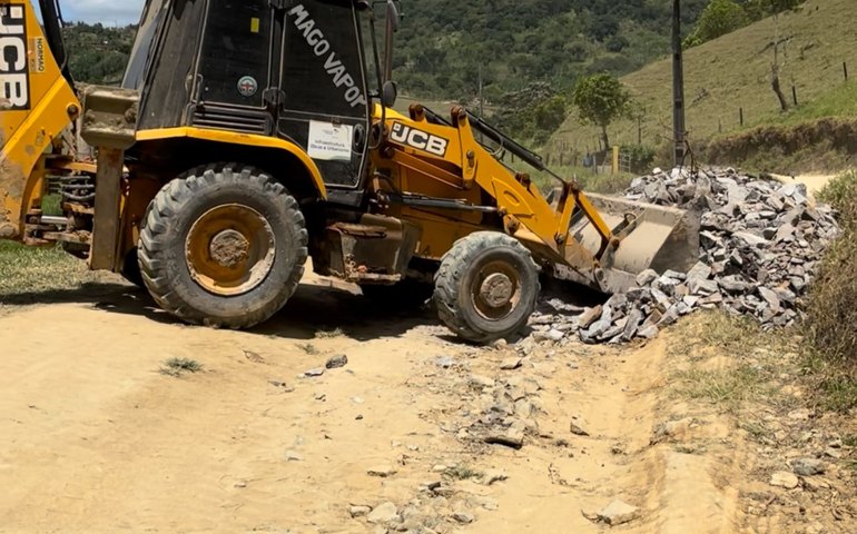 Prefeitura de Santana do Mundaú segue realizando manutenção permanente dos acessos à zona rural