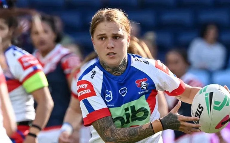 Australiana do rúgbi chama rainha Elizabeth II de ‘cadela burra’ e é suspensa